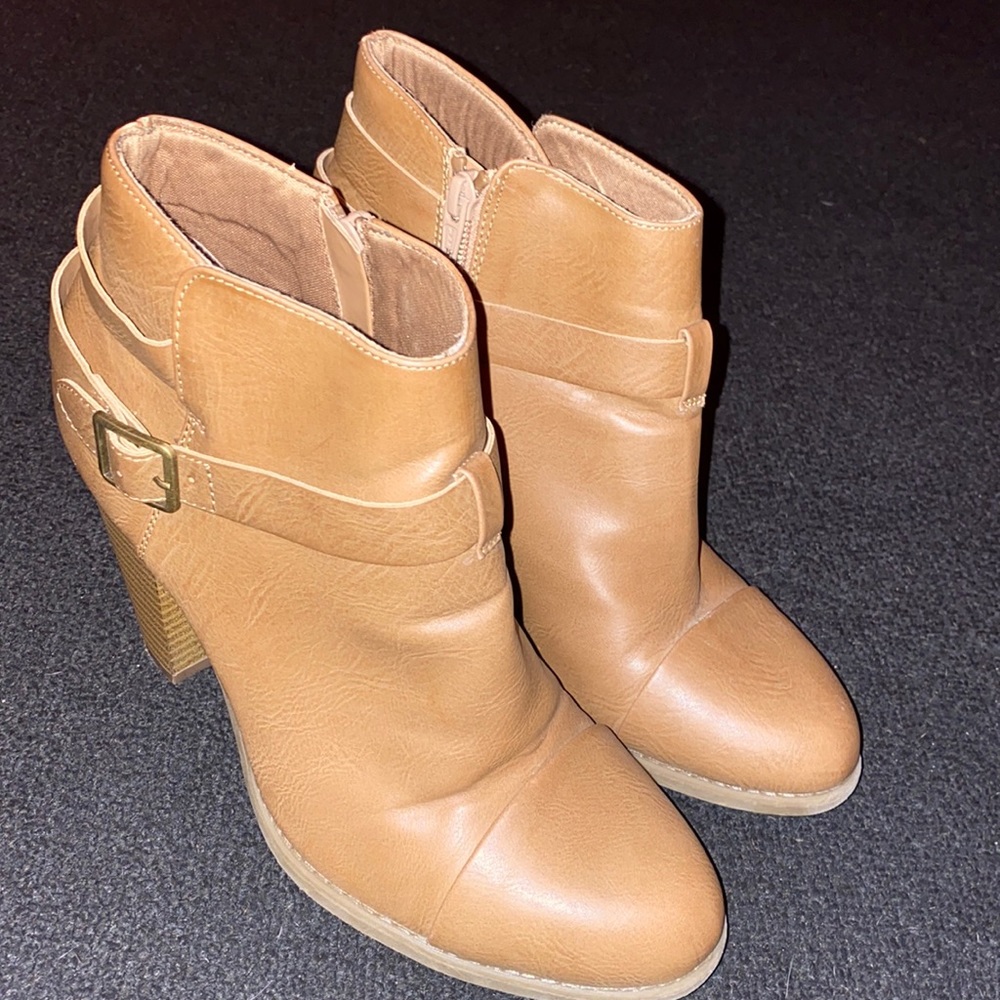Women’s shoes size 9